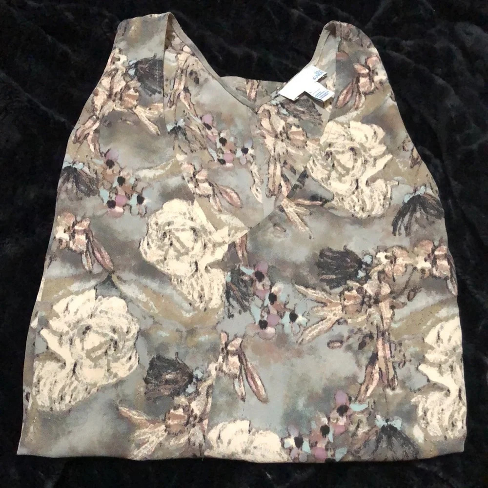 14th & Union Cold Shoulder Top - Picture 9 of 9